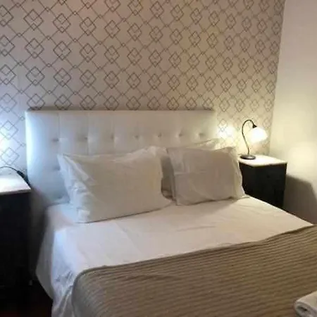 Rosa - Renovated House Overlooking The Sea Konukevi