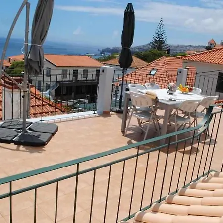 Rosa - Renovated House Overlooking The Sea Pensjonat