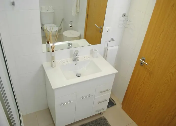 Rosa - Renovated House Overlooking The Sea بيت ضيافة