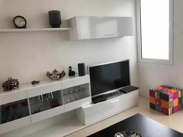 Rosa - Renovated House Overlooking The Sea بيت ضيافة 3*