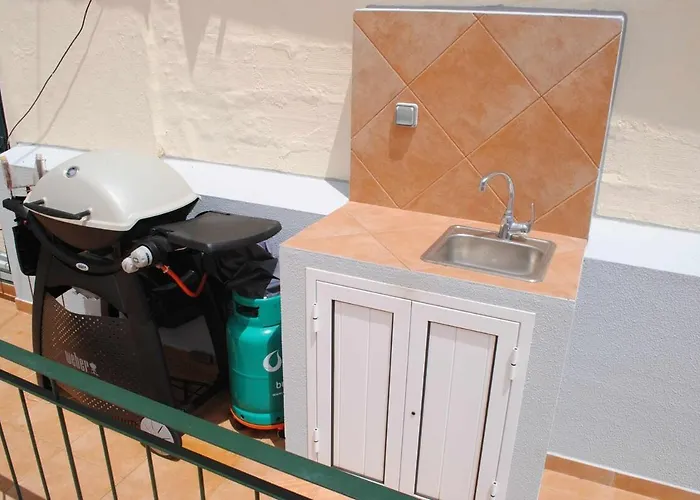 Rosa - Renovated House Overlooking The Sea 3* فونشال